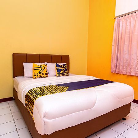Hotel Spot On 2697 Homy House Semarang Esterno foto