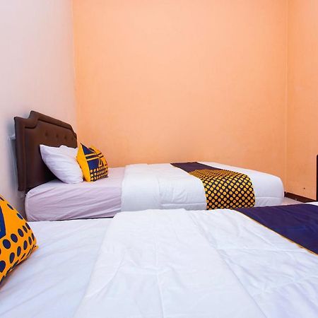 Hotel Spot On 2697 Homy House Semarang Esterno foto