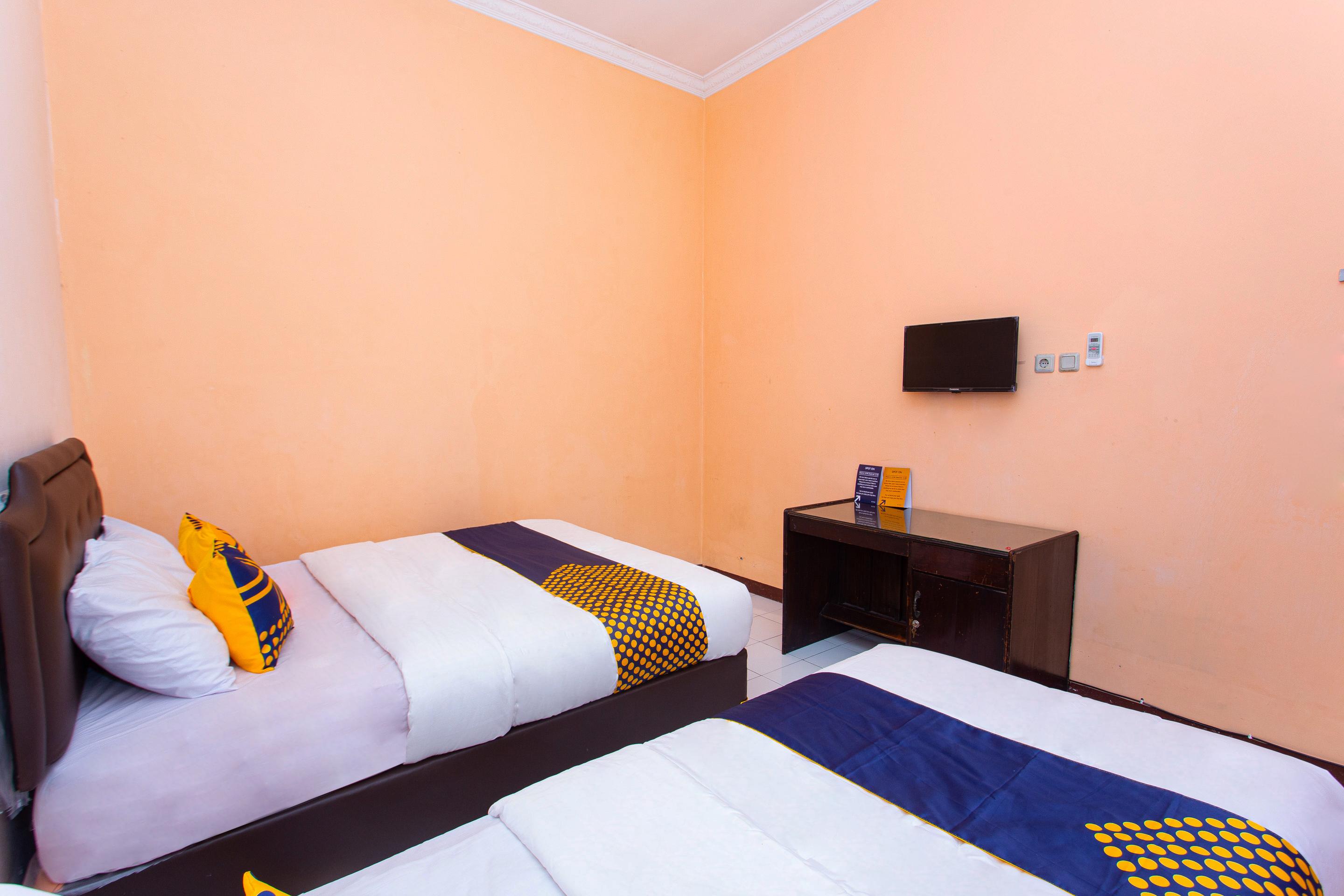 Hotel Spot On 2697 Homy House Semarang Esterno foto