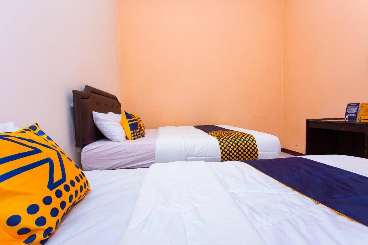 Hotel Spot On 2697 Homy House Semarang Esterno foto