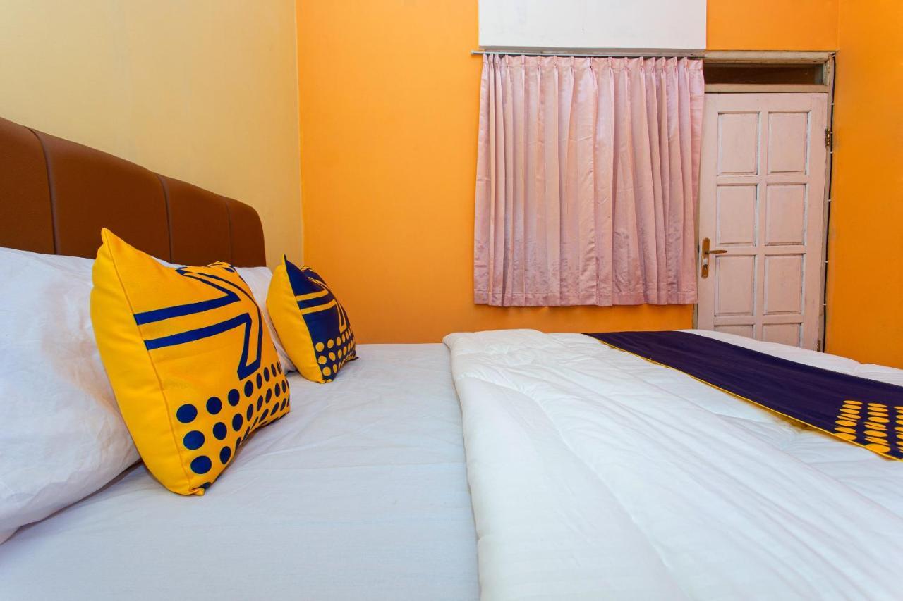 Hotel Spot On 2697 Homy House Semarang Esterno foto