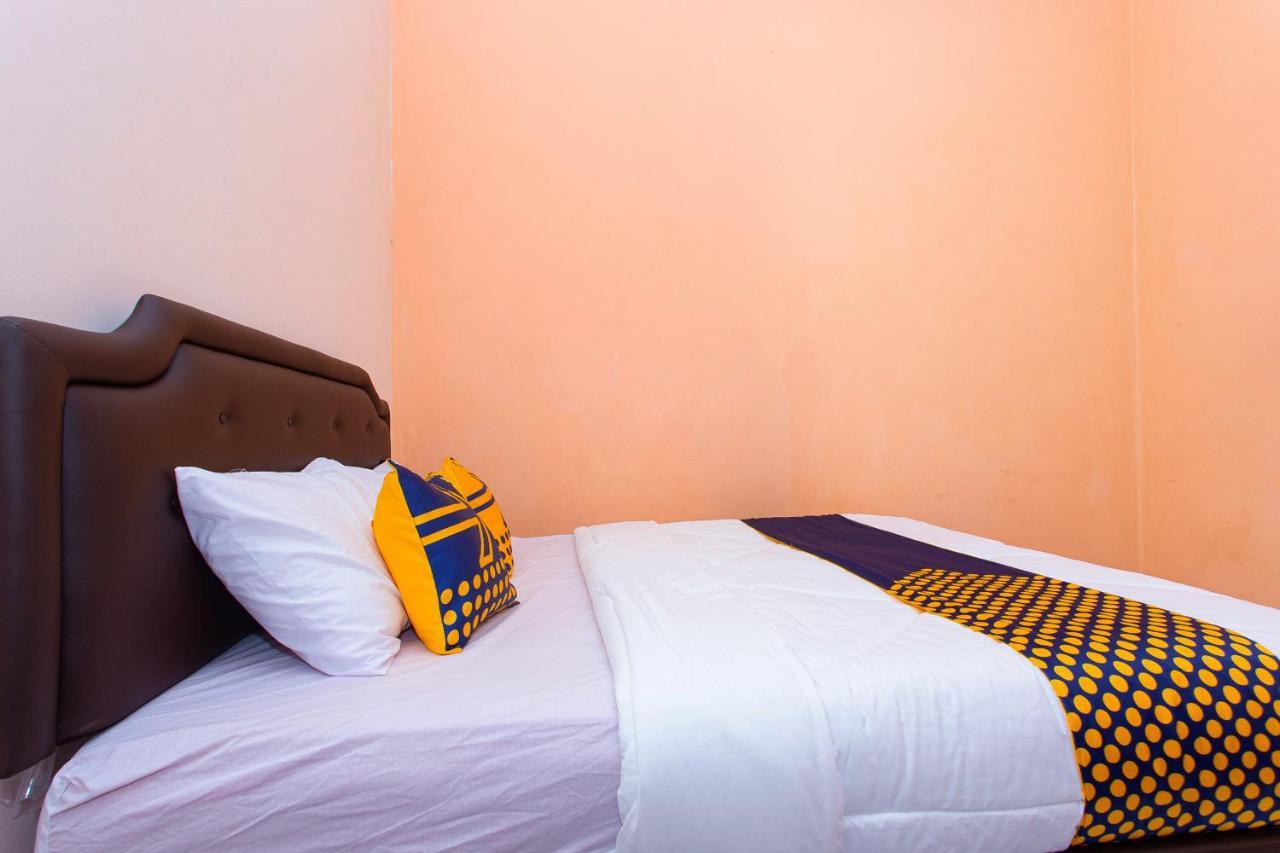 Hotel Spot On 2697 Homy House Semarang Esterno foto